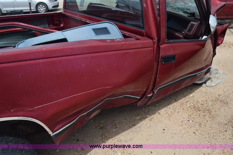 image for item K2780 1990 GMC Sierra 1500 pickup truck