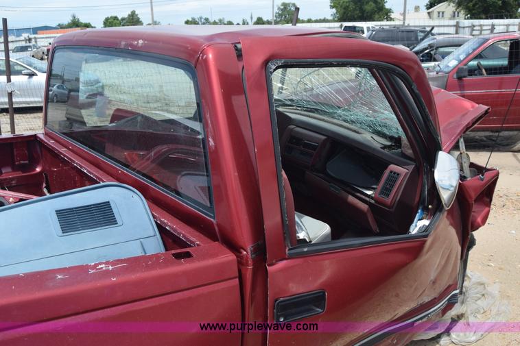 image for item K2780 1990 GMC Sierra 1500 pickup truck