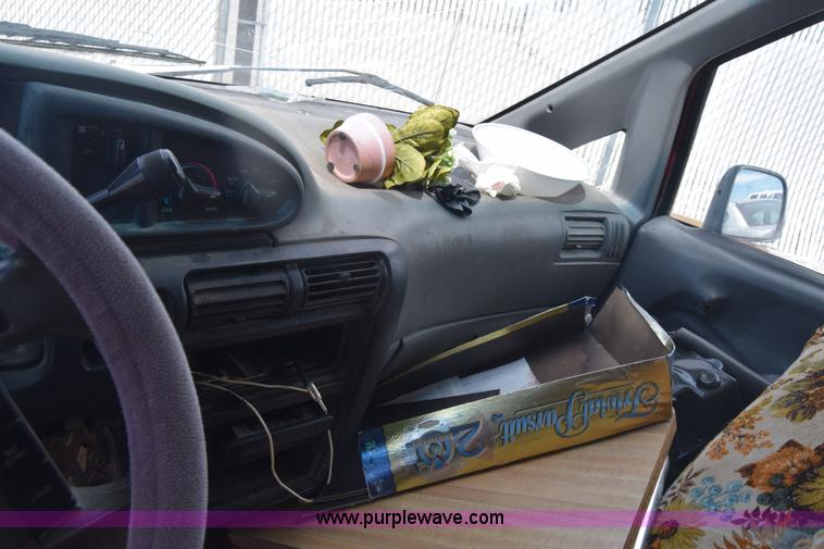 image for item K2785 1994 Ford Aerostar van