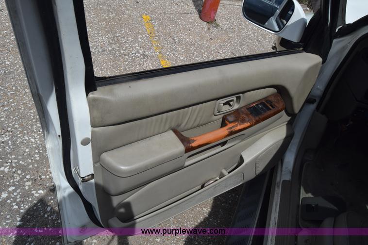 image for item K2799 1998 Infiniti QX4