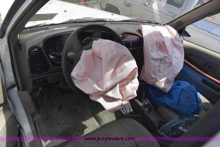 image for item K2799 1998 Infiniti QX4