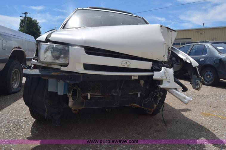 image for item K2799 1998 Infiniti QX4
