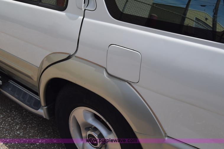 image for item K2799 1998 Infiniti QX4