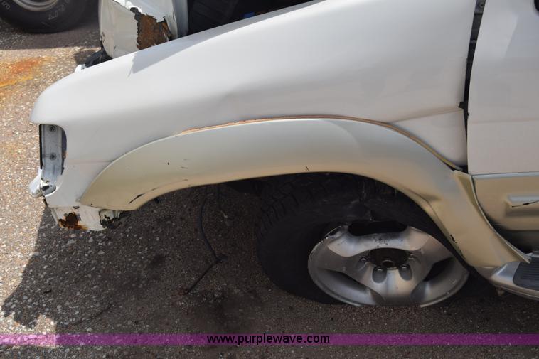 image for item K2799 1998 Infiniti QX4