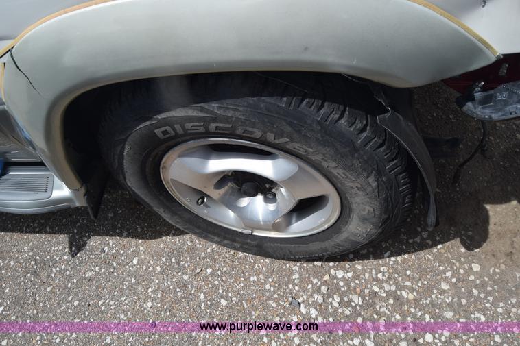 image for item K2799 1998 Infiniti QX4