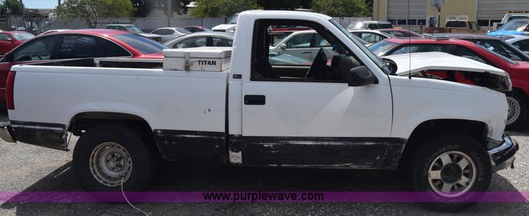 image for item K2800 1995 GMC Sierra 1500 pickup truck