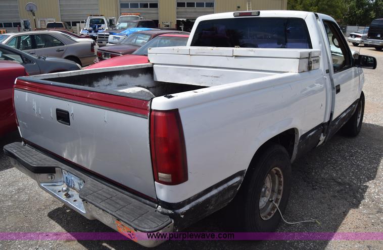 image for item K2800 1995 GMC Sierra 1500 pickup truck