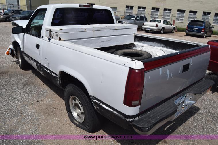 image for item K2800 1995 GMC Sierra 1500 pickup truck