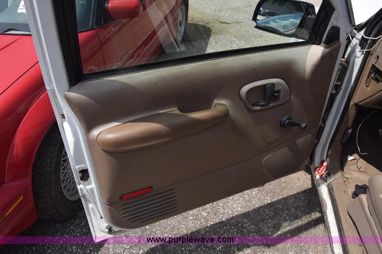 image for item K2800 1995 GMC Sierra 1500 pickup truck