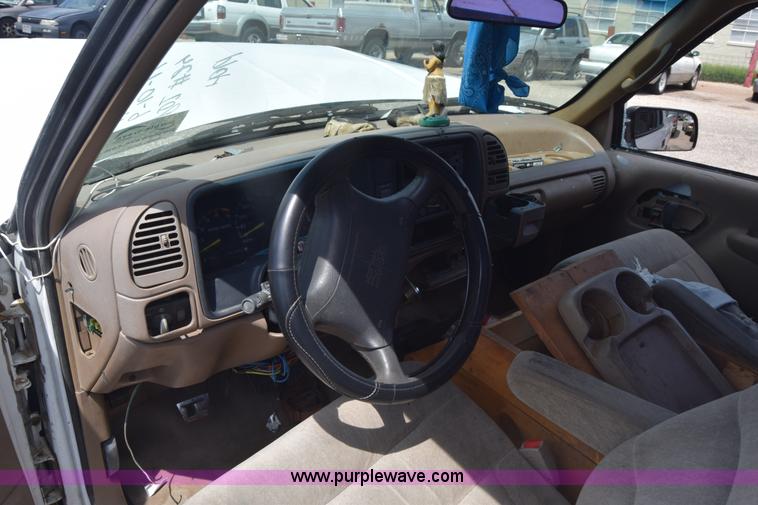 image for item K2800 1995 GMC Sierra 1500 pickup truck