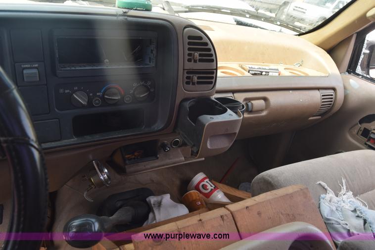 image for item K2800 1995 GMC Sierra 1500 pickup truck