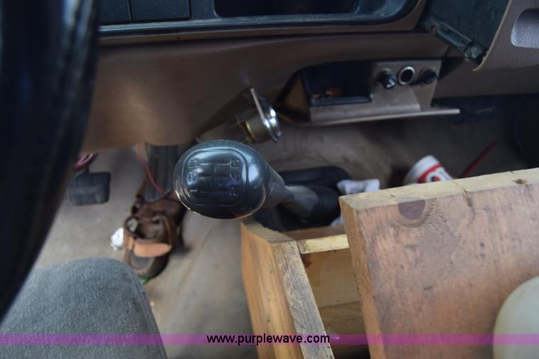 image for item K2800 1995 GMC Sierra 1500 pickup truck