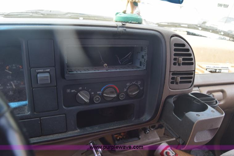 image for item K2800 1995 GMC Sierra 1500 pickup truck