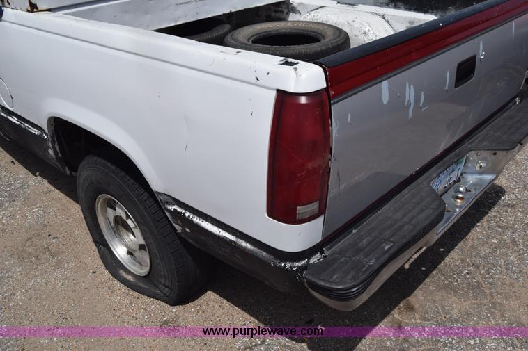 image for item K2800 1995 GMC Sierra 1500 pickup truck