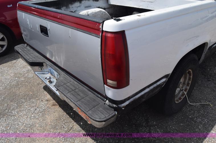 image for item K2800 1995 GMC Sierra 1500 pickup truck