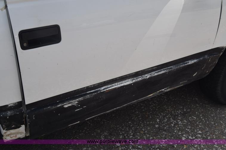 image for item K2800 1995 GMC Sierra 1500 pickup truck