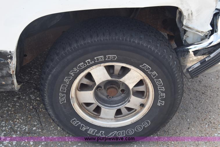 image for item K2800 1995 GMC Sierra 1500 pickup truck