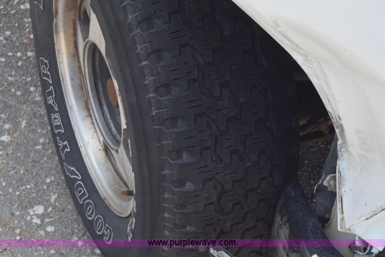 image for item K2800 1995 GMC Sierra 1500 pickup truck