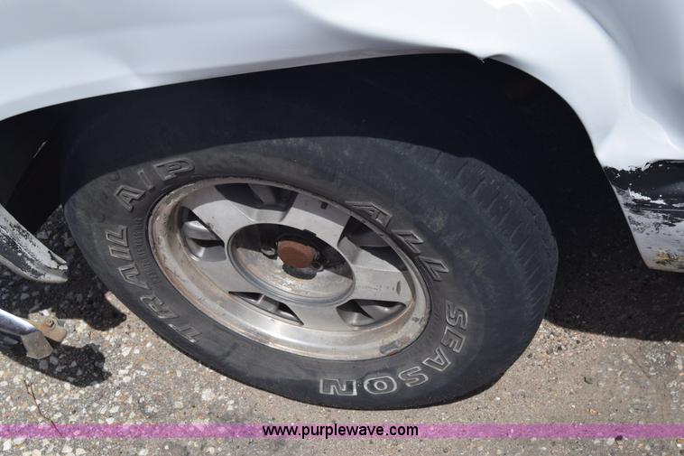 image for item K2800 1995 GMC Sierra 1500 pickup truck