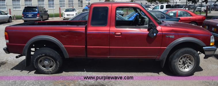 image for item K2803 1998 Ford Ranger SuperCab pickup truck