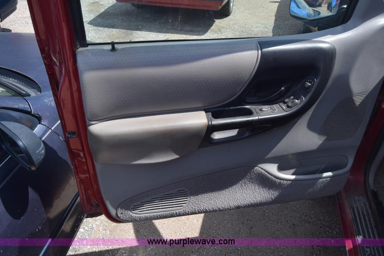 image for item K2803 1998 Ford Ranger SuperCab pickup truck