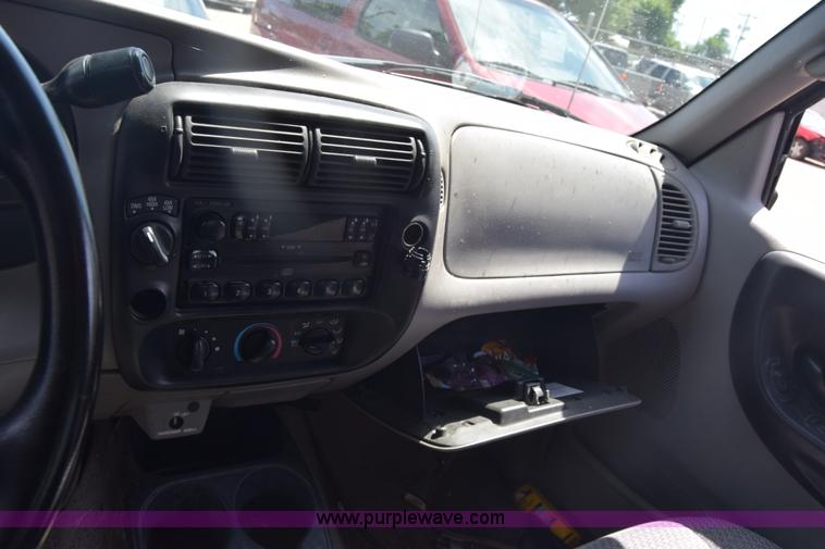 image for item K2803 1998 Ford Ranger SuperCab pickup truck