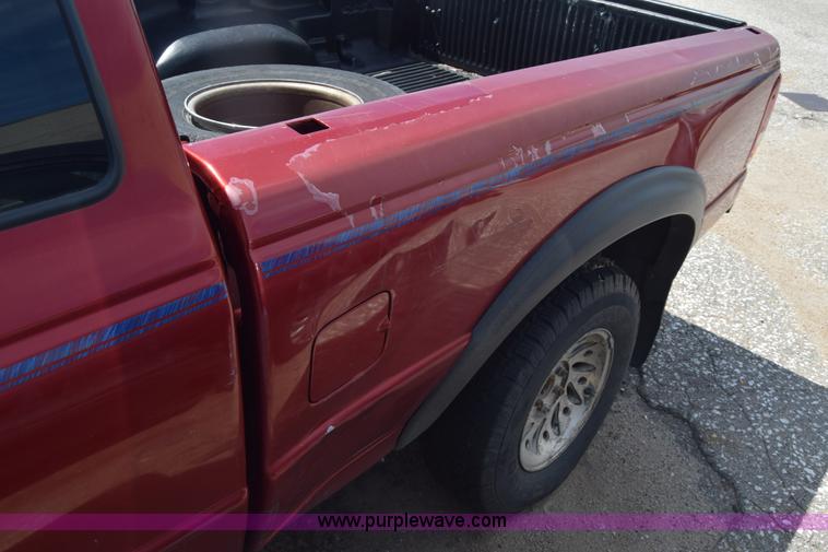 image for item K2803 1998 Ford Ranger SuperCab pickup truck