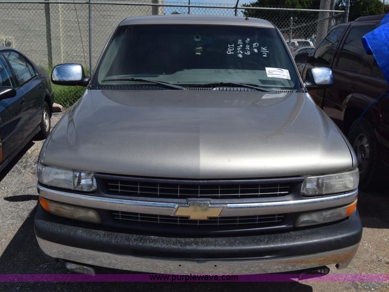 image for item K2805 2001 Chevrolet Silverado 1500 Ext. Cab pickup truck