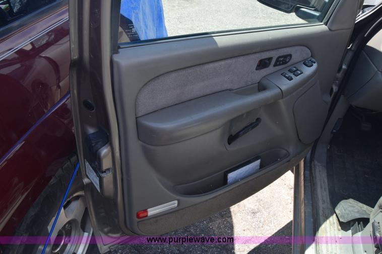 image for item K2805 2001 Chevrolet Silverado 1500 Ext. Cab pickup truck