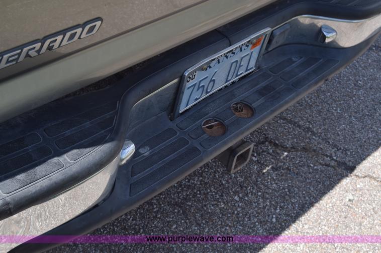 image for item K2805 2001 Chevrolet Silverado 1500 Ext. Cab pickup truck