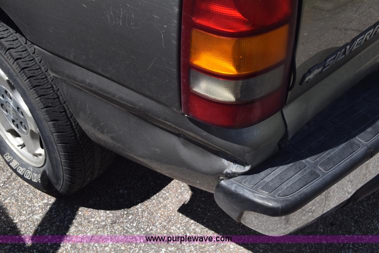 image for item K2805 2001 Chevrolet Silverado 1500 Ext. Cab pickup truck