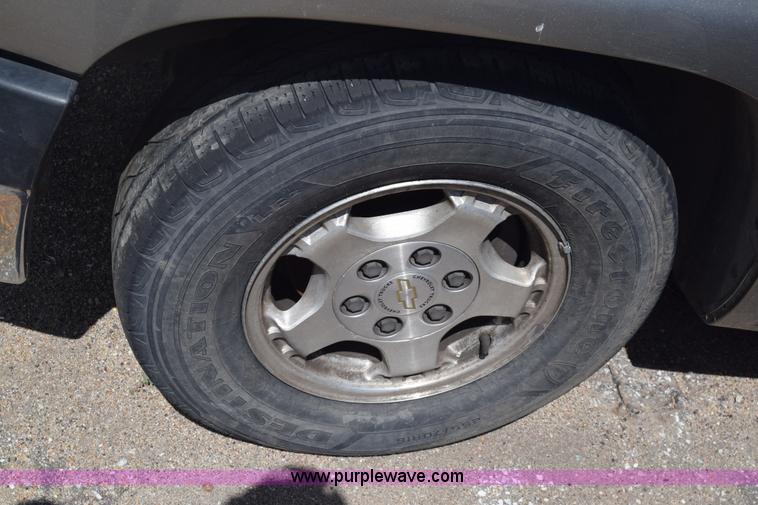 image for item K2805 2001 Chevrolet Silverado 1500 Ext. Cab pickup truck