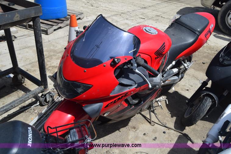 image for item K2811 1999 Honda CBR600F4 motorcycle