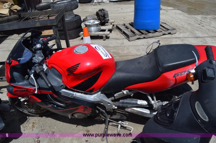 image for item K2811 1999 Honda CBR600F4 motorcycle