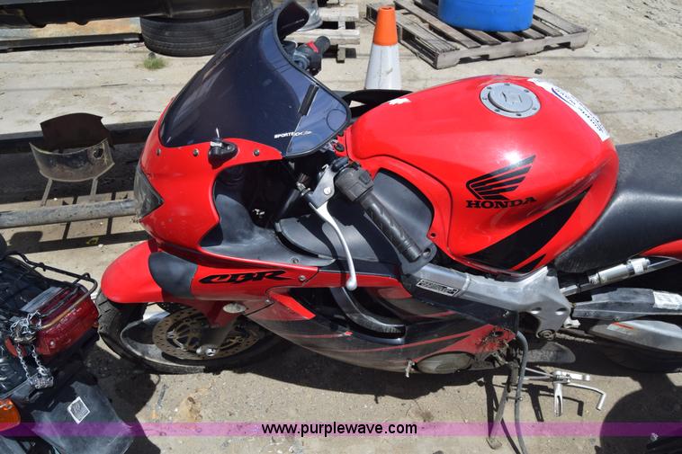 image for item K2811 1999 Honda CBR600F4 motorcycle