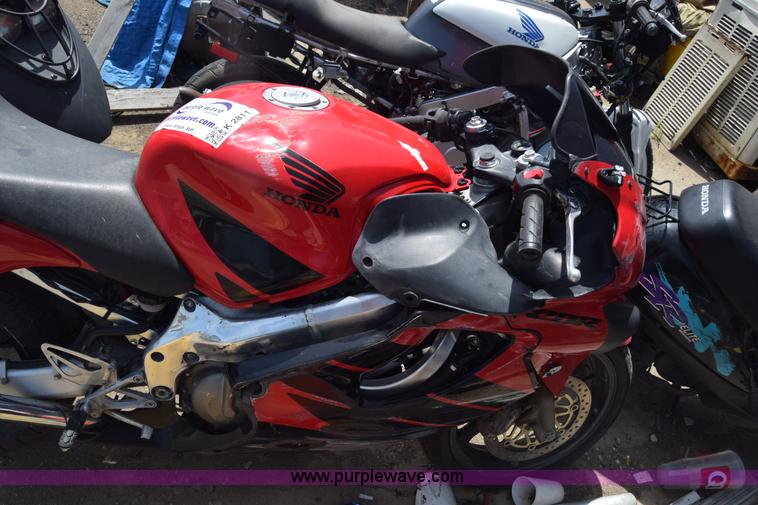 image for item K2811 1999 Honda CBR600F4 motorcycle