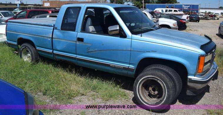image for item K2812 1993 GMC Sierra 1500 Ext. Cab pickup truck