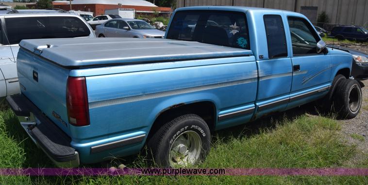 image for item K2812 1993 GMC Sierra 1500 Ext. Cab pickup truck