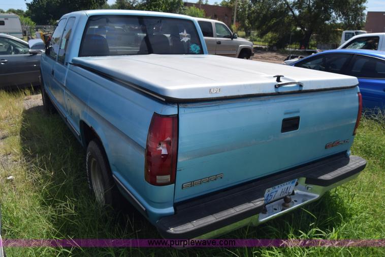 image for item K2812 1993 GMC Sierra 1500 Ext. Cab pickup truck