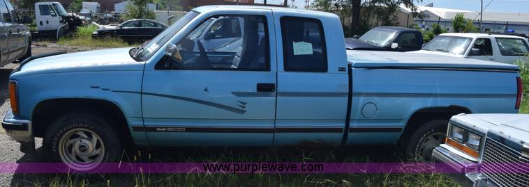 image for item K2812 1993 GMC Sierra 1500 Ext. Cab pickup truck