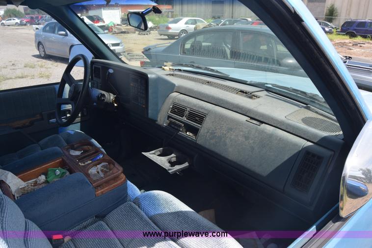 image for item K2812 1993 GMC Sierra 1500 Ext. Cab pickup truck