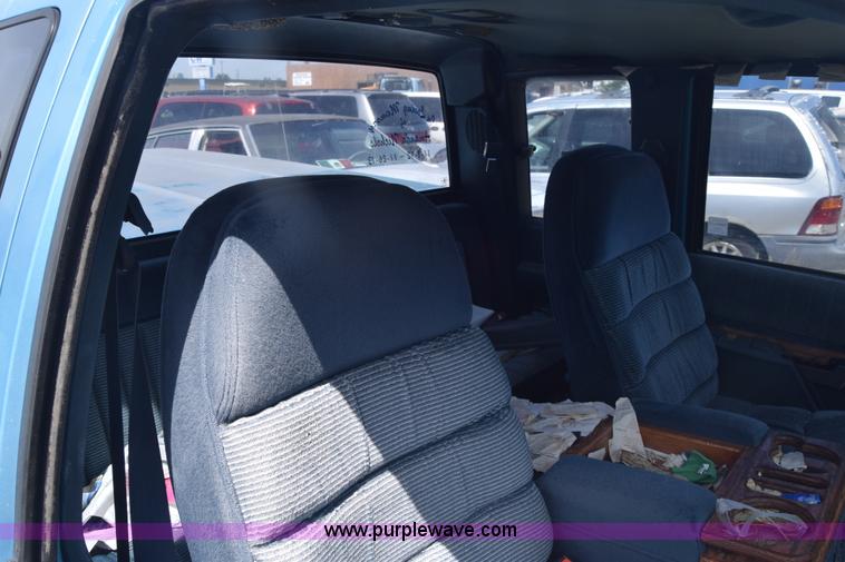 image for item K2812 1993 GMC Sierra 1500 Ext. Cab pickup truck