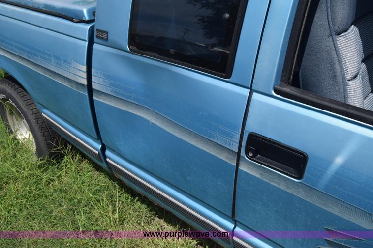 image for item K2812 1993 GMC Sierra 1500 Ext. Cab pickup truck