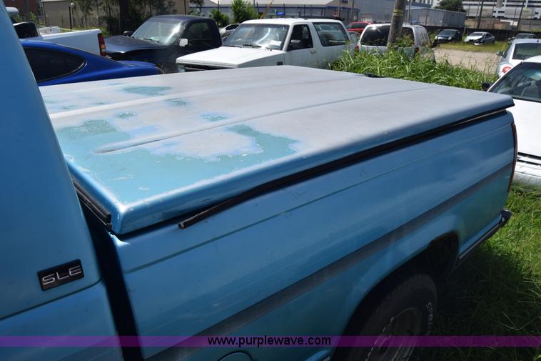 image for item K2812 1993 GMC Sierra 1500 Ext. Cab pickup truck