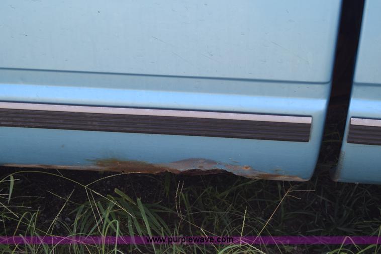 image for item K2812 1993 GMC Sierra 1500 Ext. Cab pickup truck