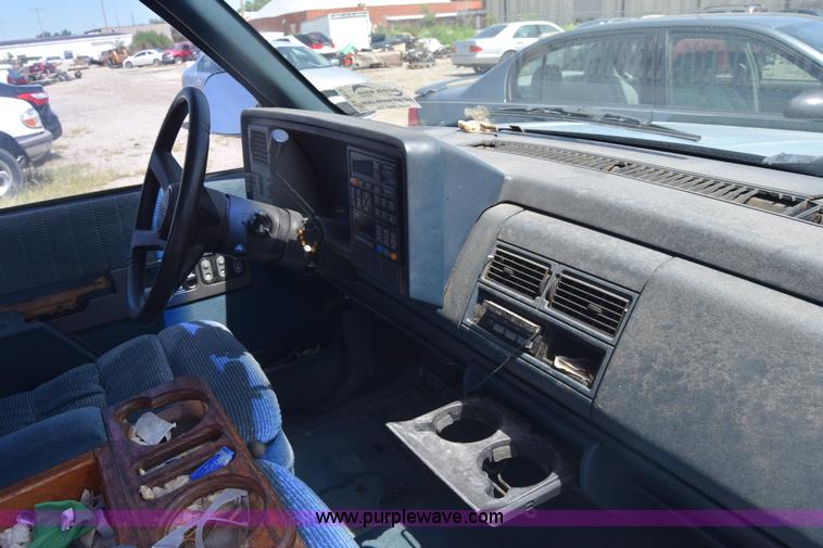 image for item K2812 1993 GMC Sierra 1500 Ext. Cab pickup truck