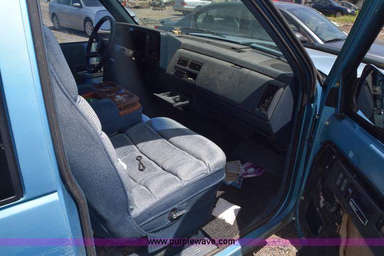 image for item K2812 1993 GMC Sierra 1500 Ext. Cab pickup truck