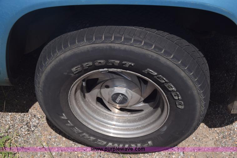 image for item K2812 1993 GMC Sierra 1500 Ext. Cab pickup truck