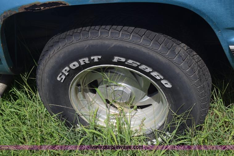 image for item K2812 1993 GMC Sierra 1500 Ext. Cab pickup truck