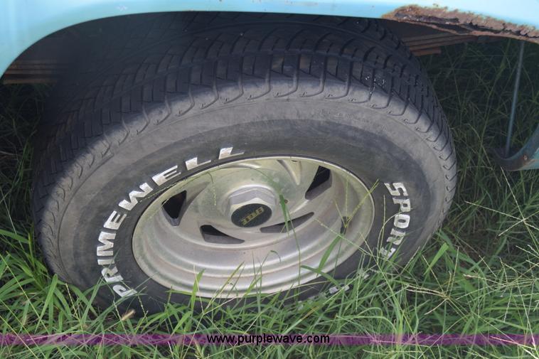 image for item K2812 1993 GMC Sierra 1500 Ext. Cab pickup truck